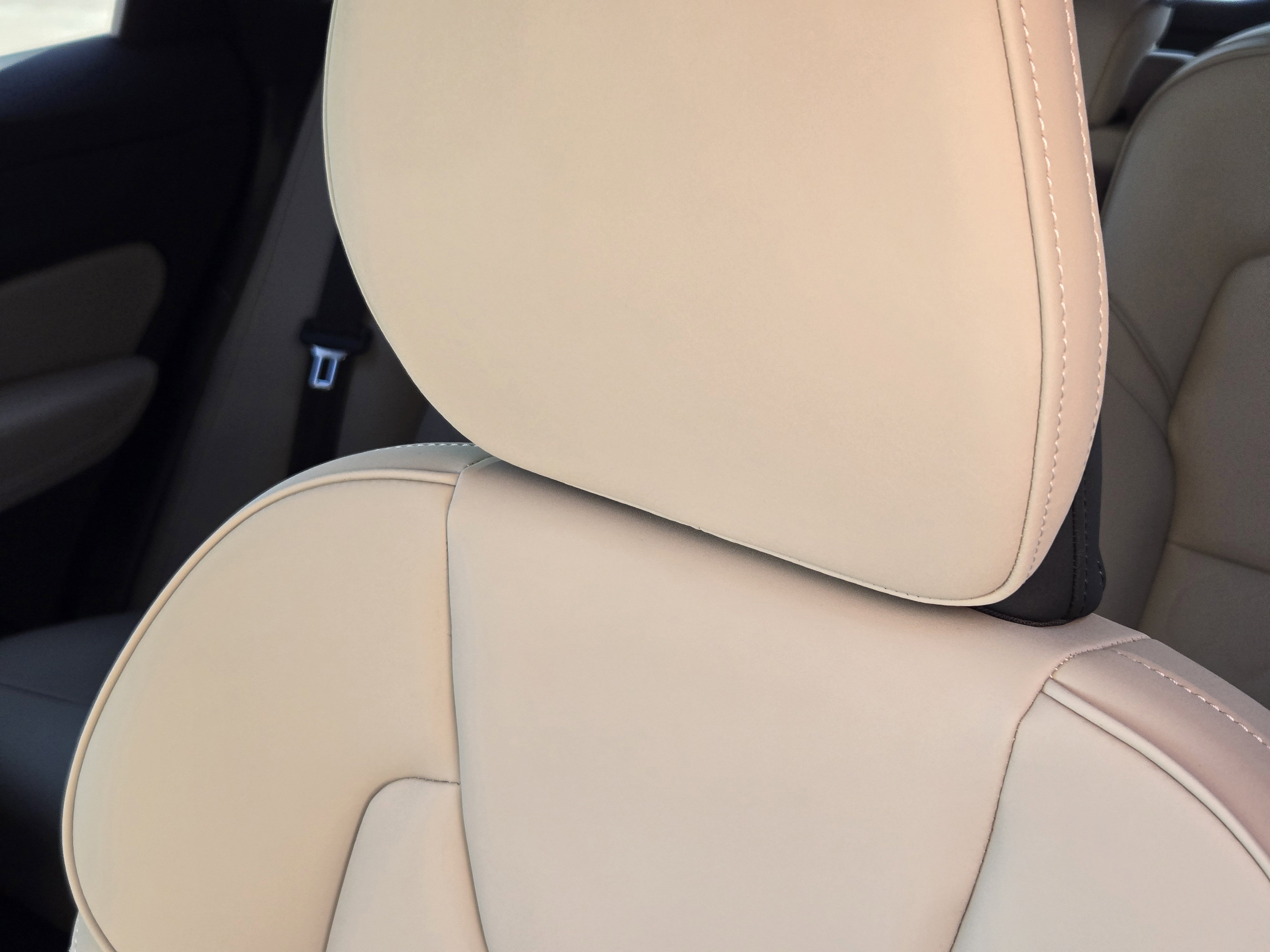 New 2026 Volvo XC60 T8 Plus w/ Protection Package Premier image 17