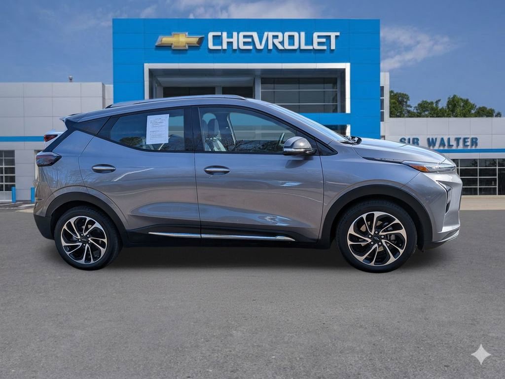 Used 2023 Chevrolet Bolt EUV Premier w/ Sun & Sound Package image 7
