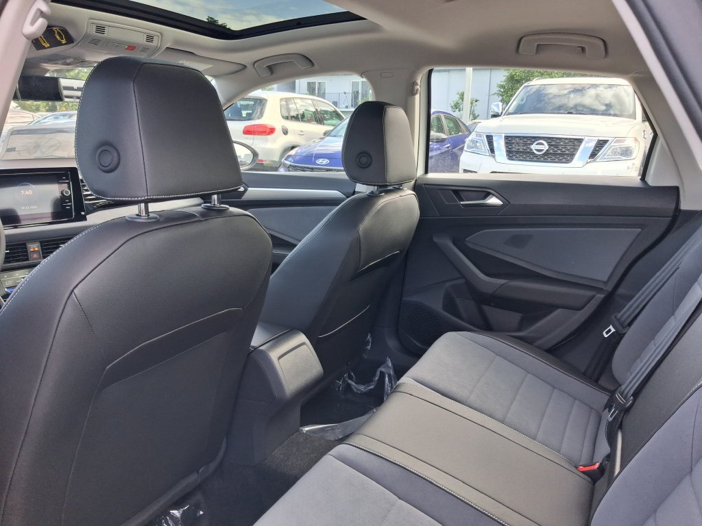 New 2027 Volkswagen Jetta SE FWD image 5