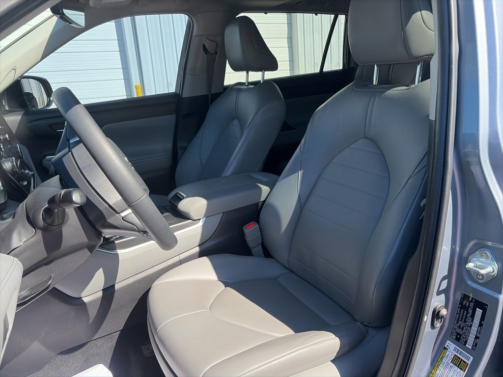 Used 2022 Toyota Highlander XLE image 13