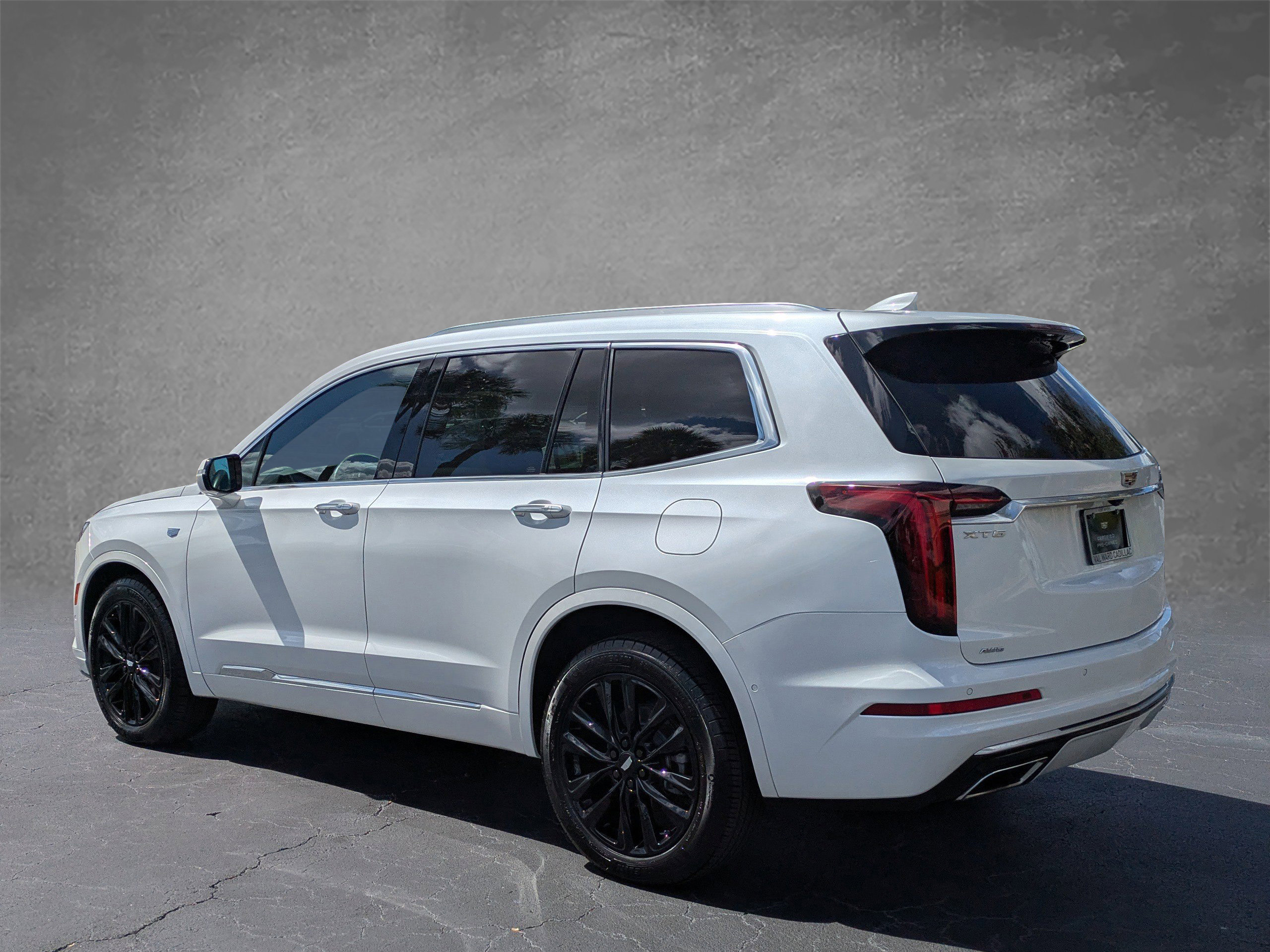Certified 2023 Cadillac XT6 Premium Luxury w/ Platinum Package image 4