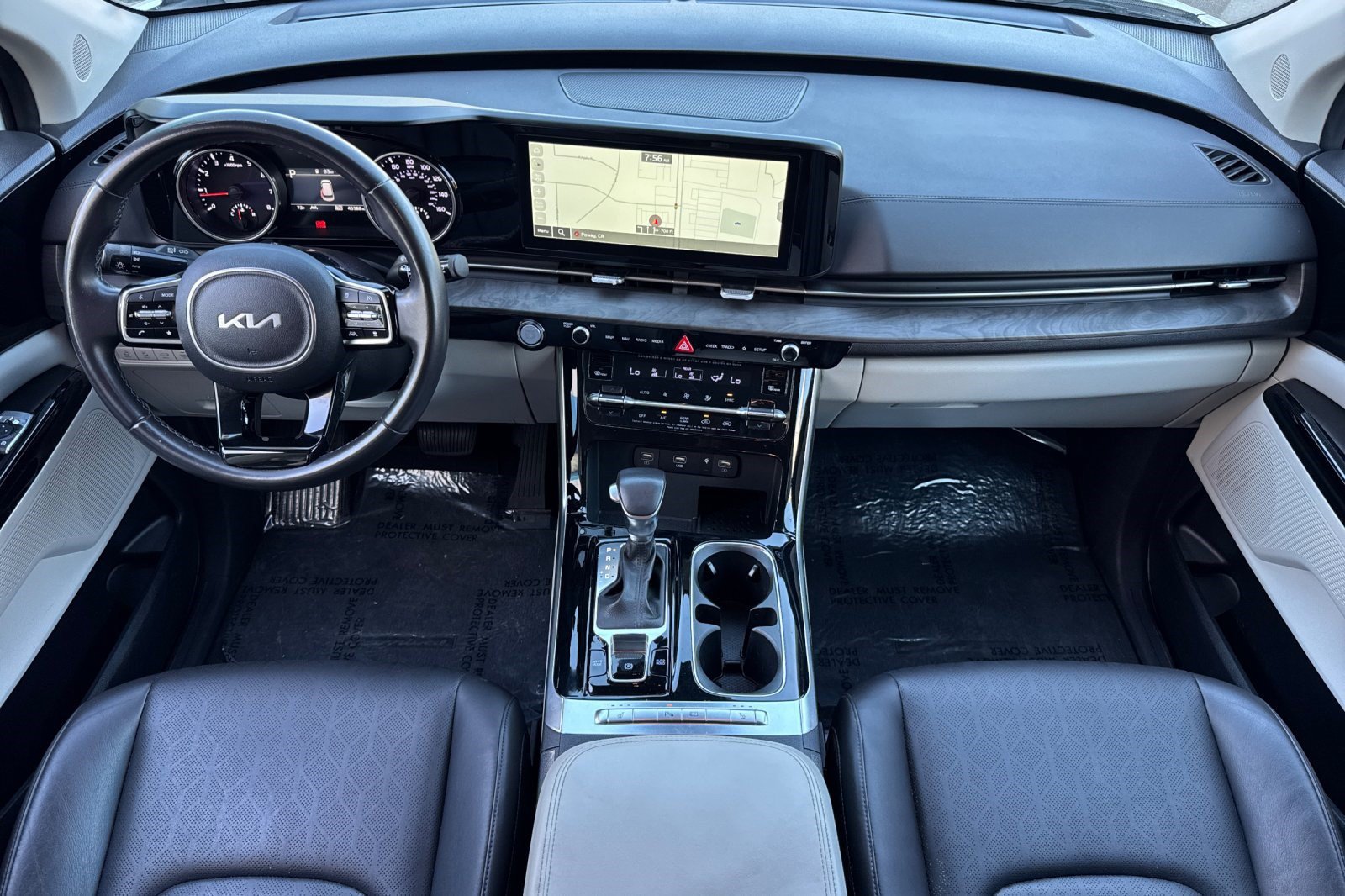 Used 2024 Kia Carnival EX FWD image 16