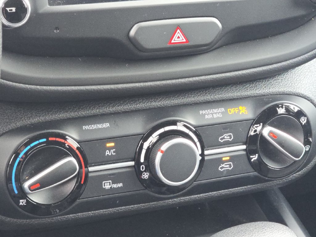 Used 2025 Kia Soul LX w/ LX Technology Package FWD image 29