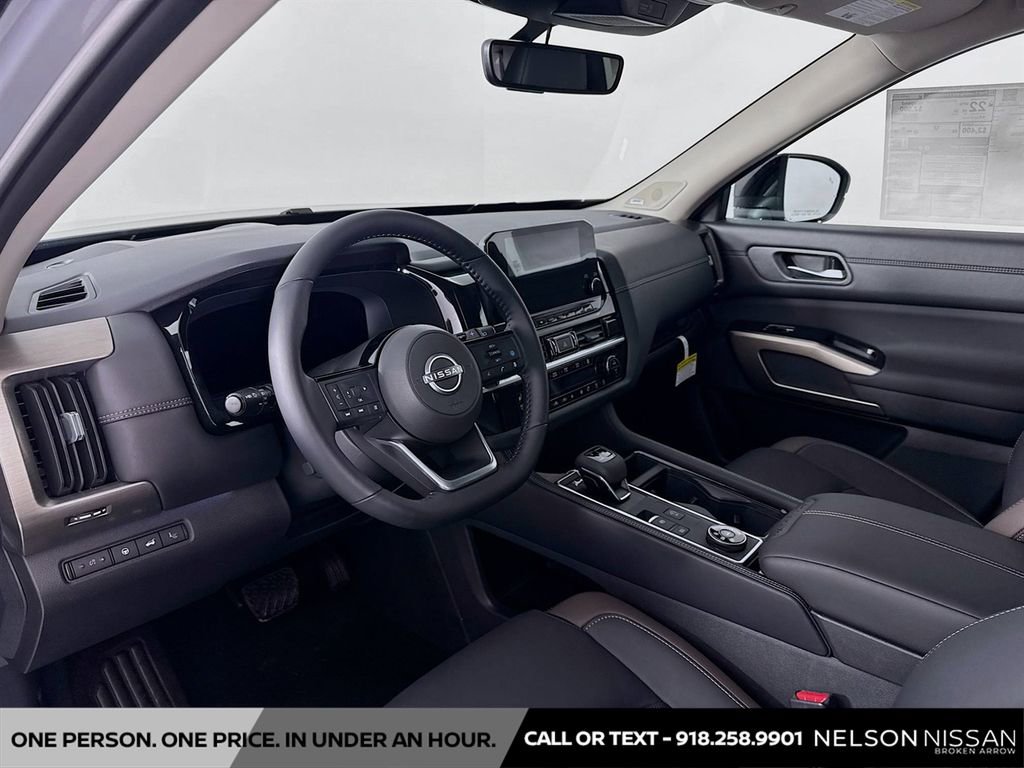New 2025 Nissan Pathfinder Platinum w/ Black Appearance Package image 9