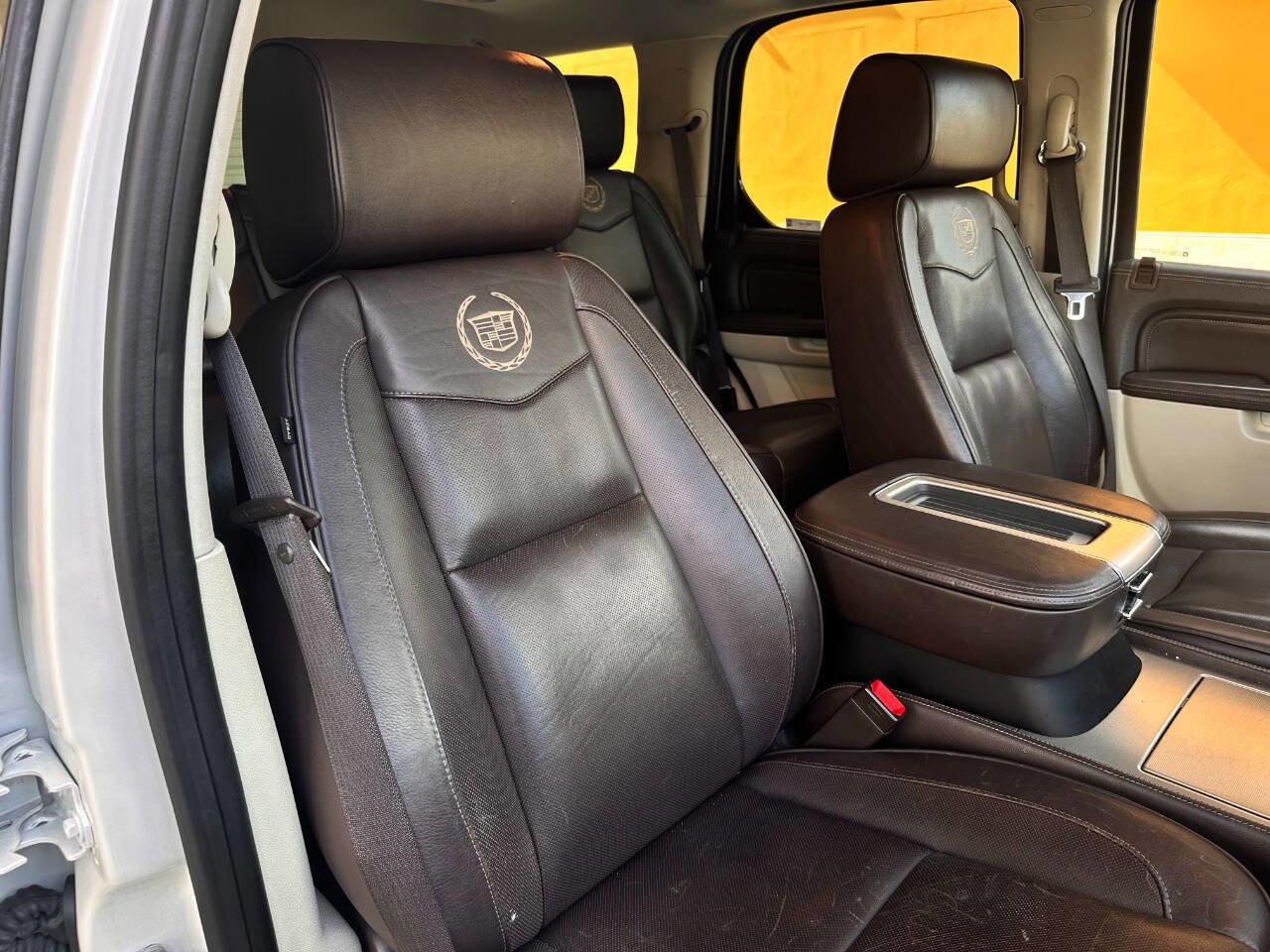 Used 2011 Cadillac Escalade Platinum image 56