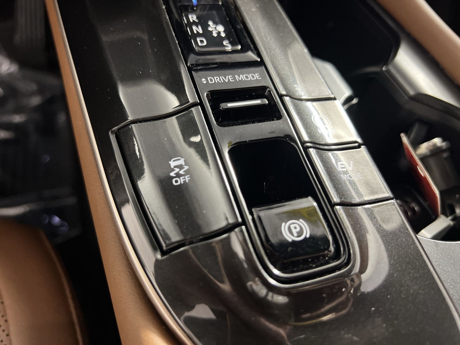 Used 2025 Toyota Crown Signia w/ Advanced Technology Package AWD/4WD image 34