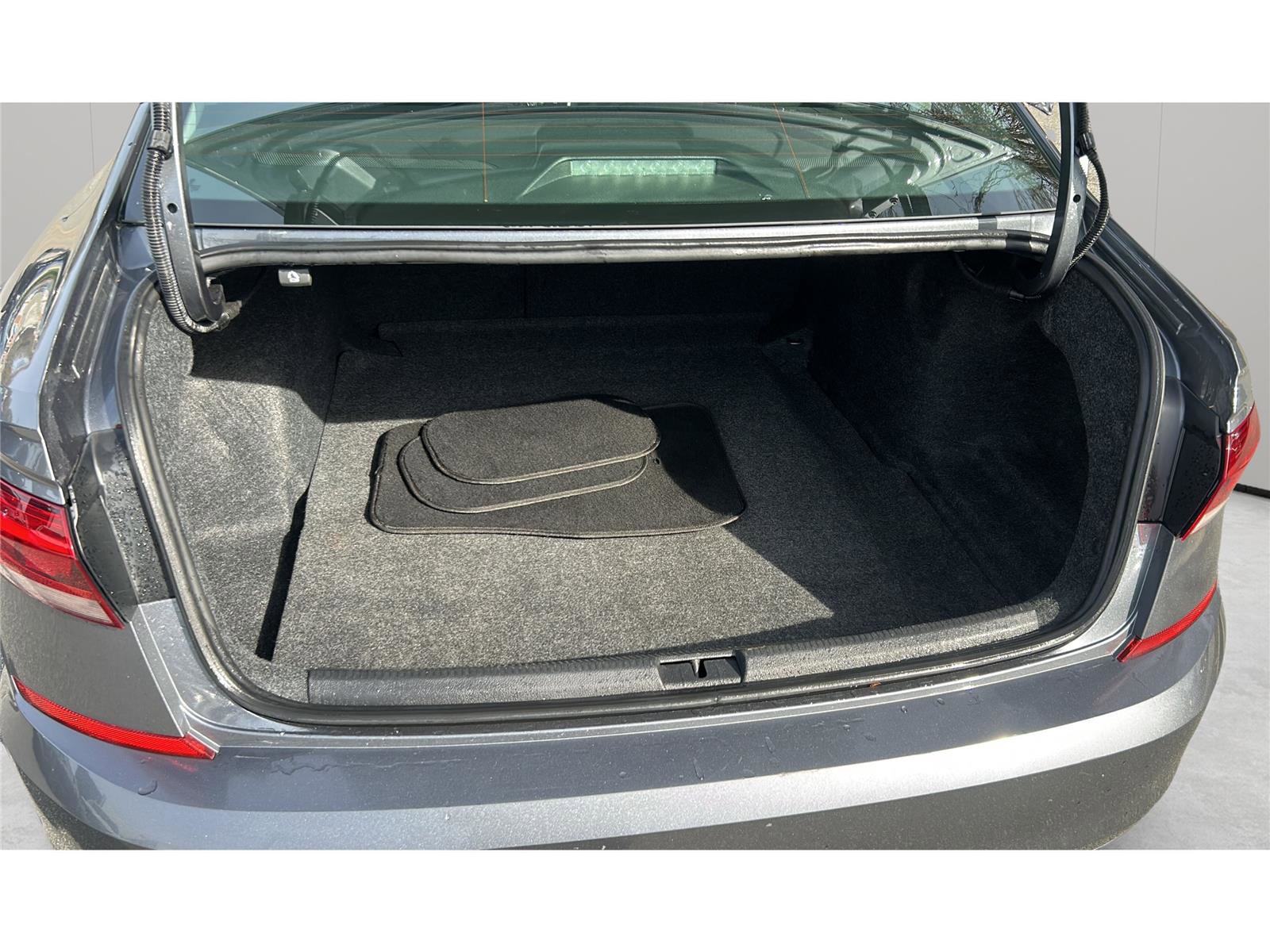 Used 2020 Volkswagen Passat 2.0T SE image 13