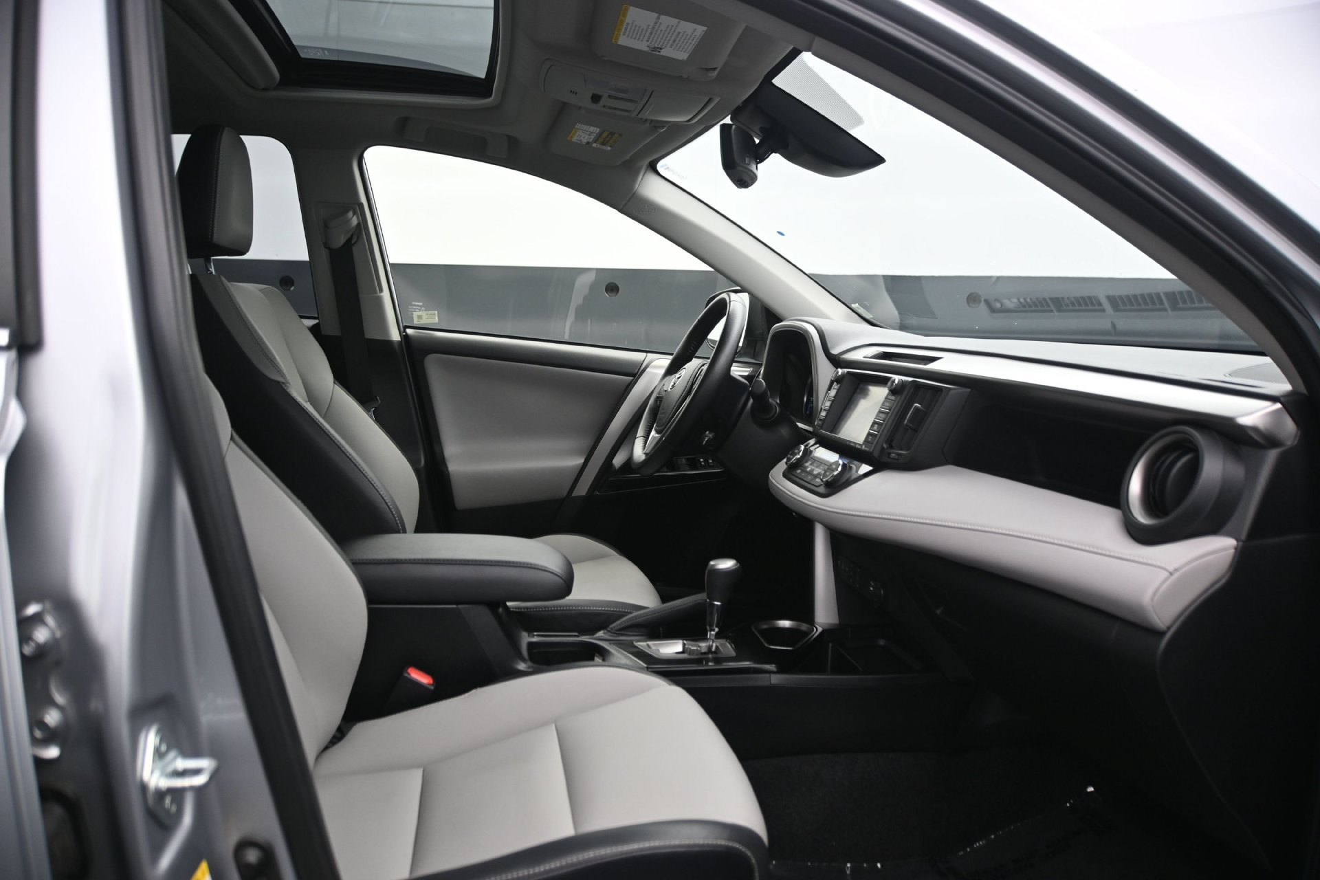 Used 2017 Toyota RAV4 Limited w/ Protection Package AWD/4WD image 13