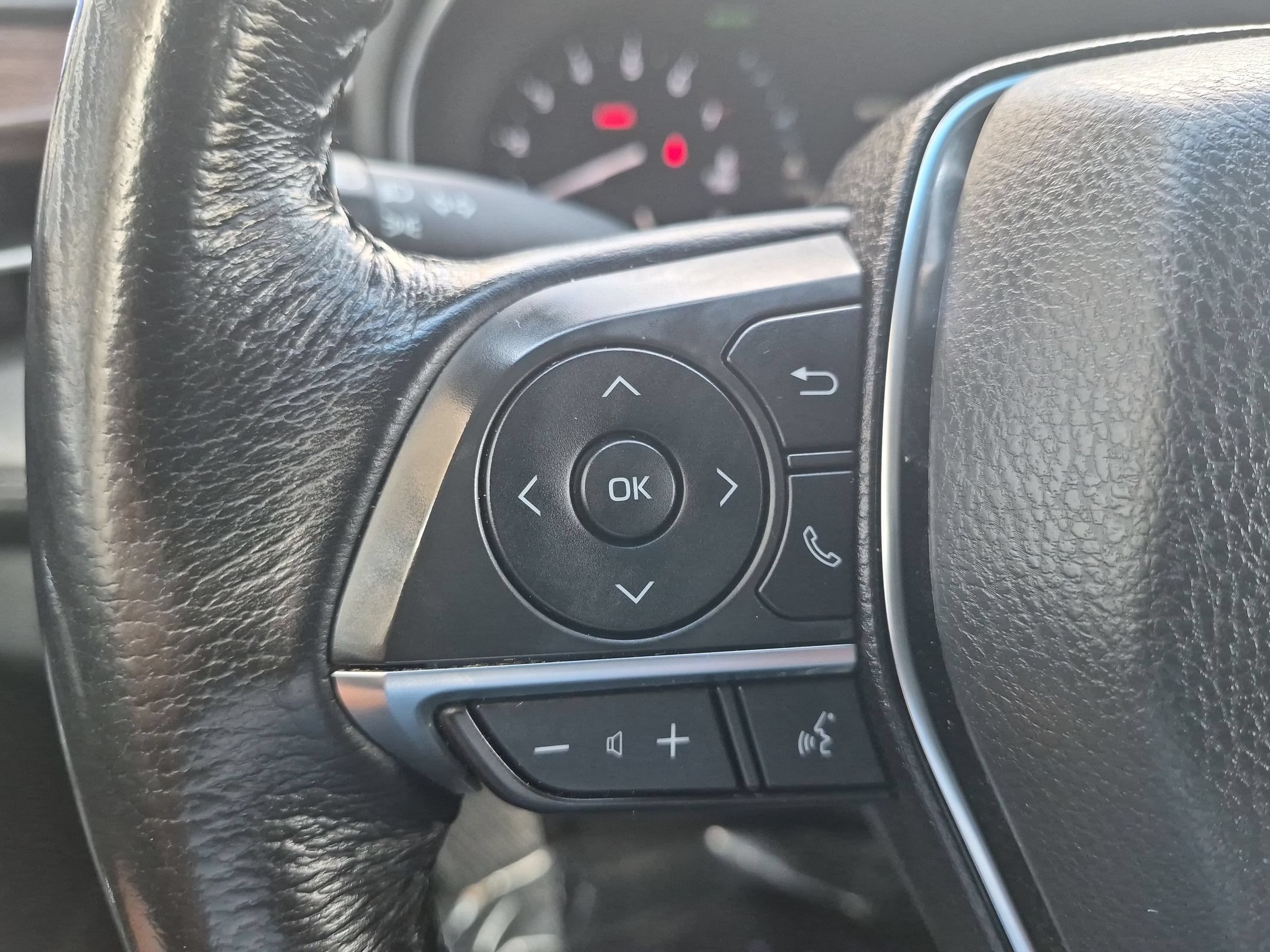 Used 2019 Toyota Avalon XLE w/ Moonroof Package FWD image 14