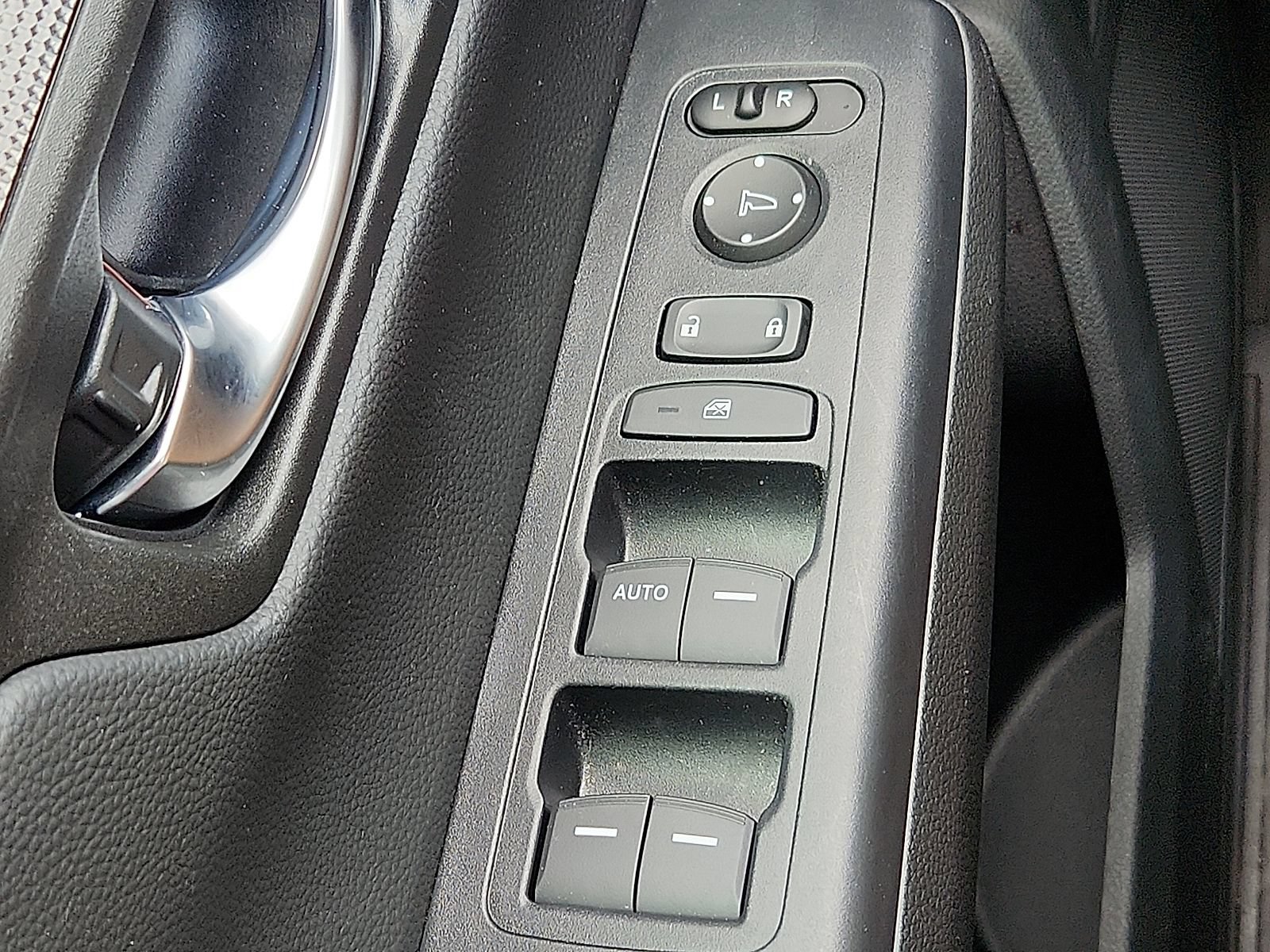 Used 2025 Honda CR-V LX image 22