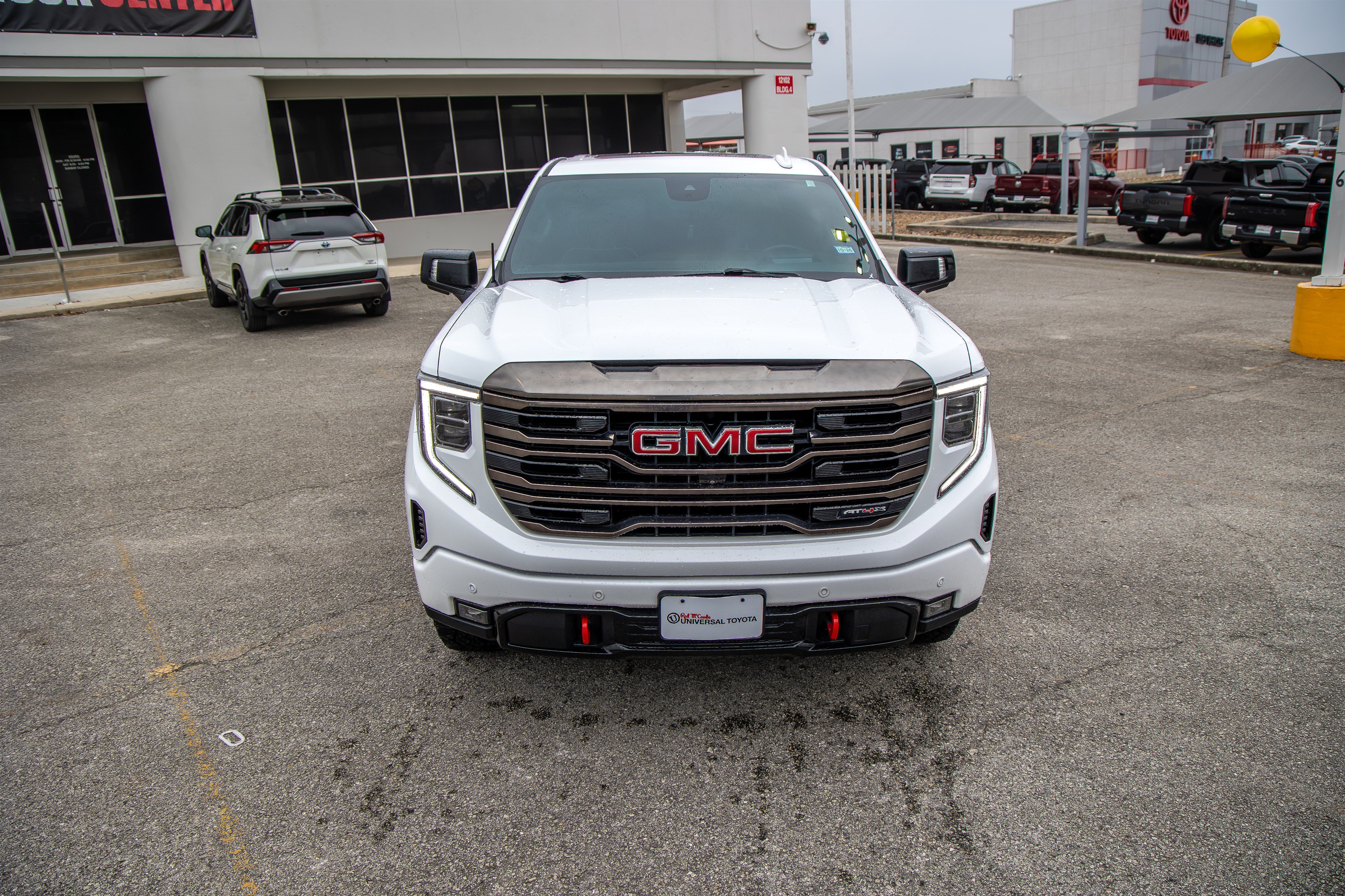 Used 2023 GMC Sierra 1500 AT4X AWD/4WD image 4