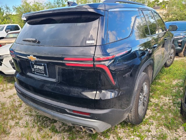 Used 2026 Chevrolet Traverse LT FWD image 3