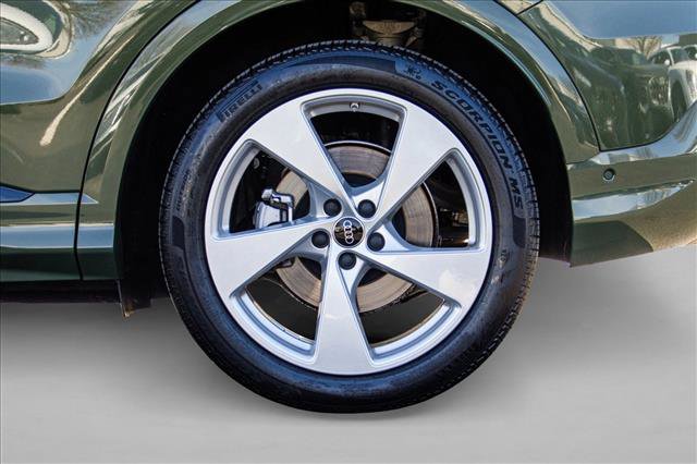 Certified 2025 Audi Q5 Prestige image 9