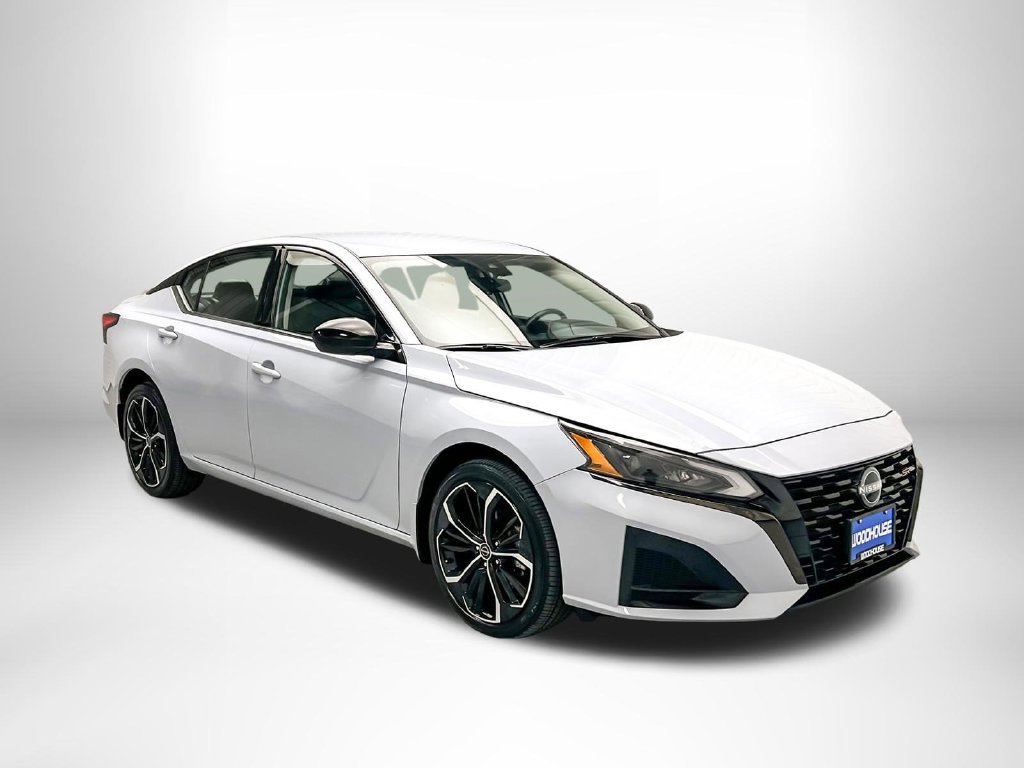 Used 2023 Nissan Altima 2.5 SR AWD/4WD image 3