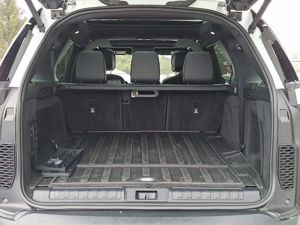 Certified 2025 Land Rover Discovery S image 27