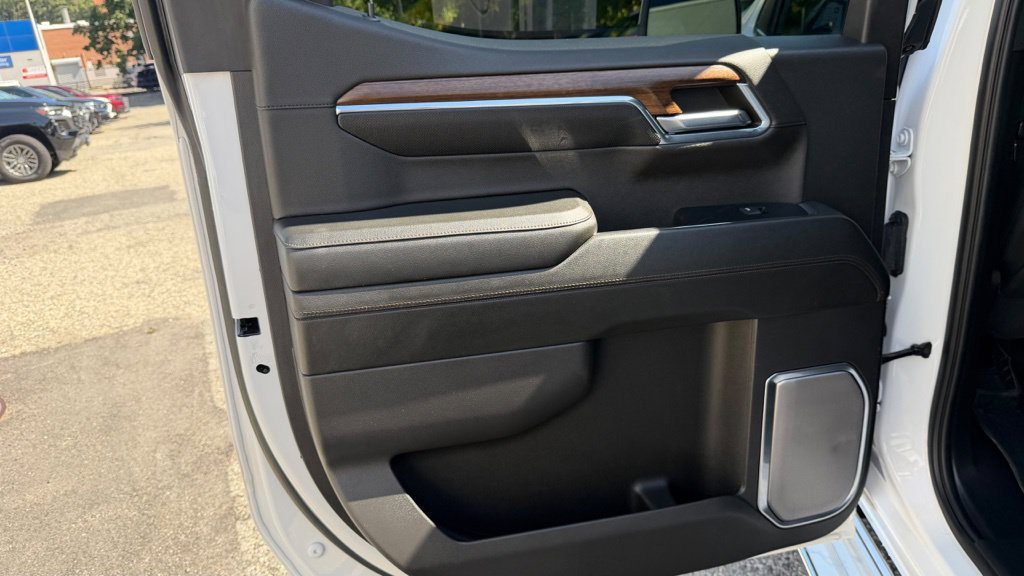 Used 2023 Chevrolet Silverado 1500 High Country w/ High Country Premium Package AWD/4WD image 17