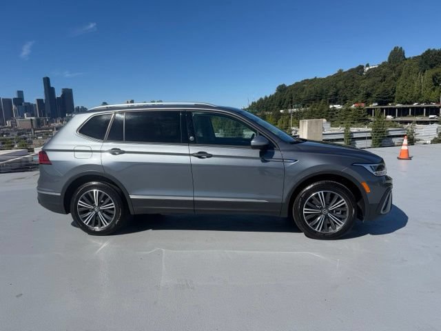 Used 2024 Volkswagen Tiguan Wolfsburg Edition AWD/4WD image 2
