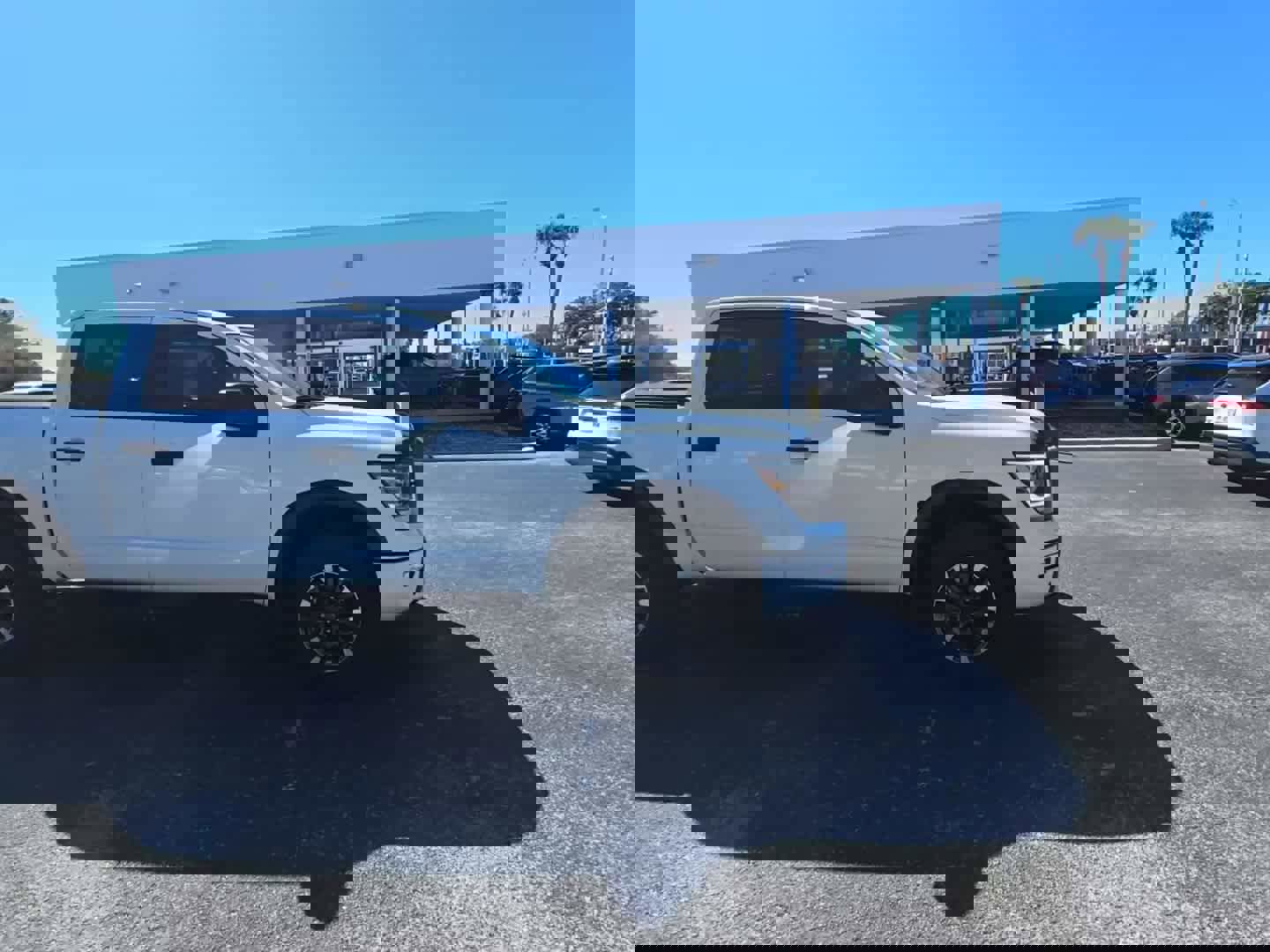 Used 2024 Nissan Titan PRO-4X w/ Pro-4x Utility Package image 2