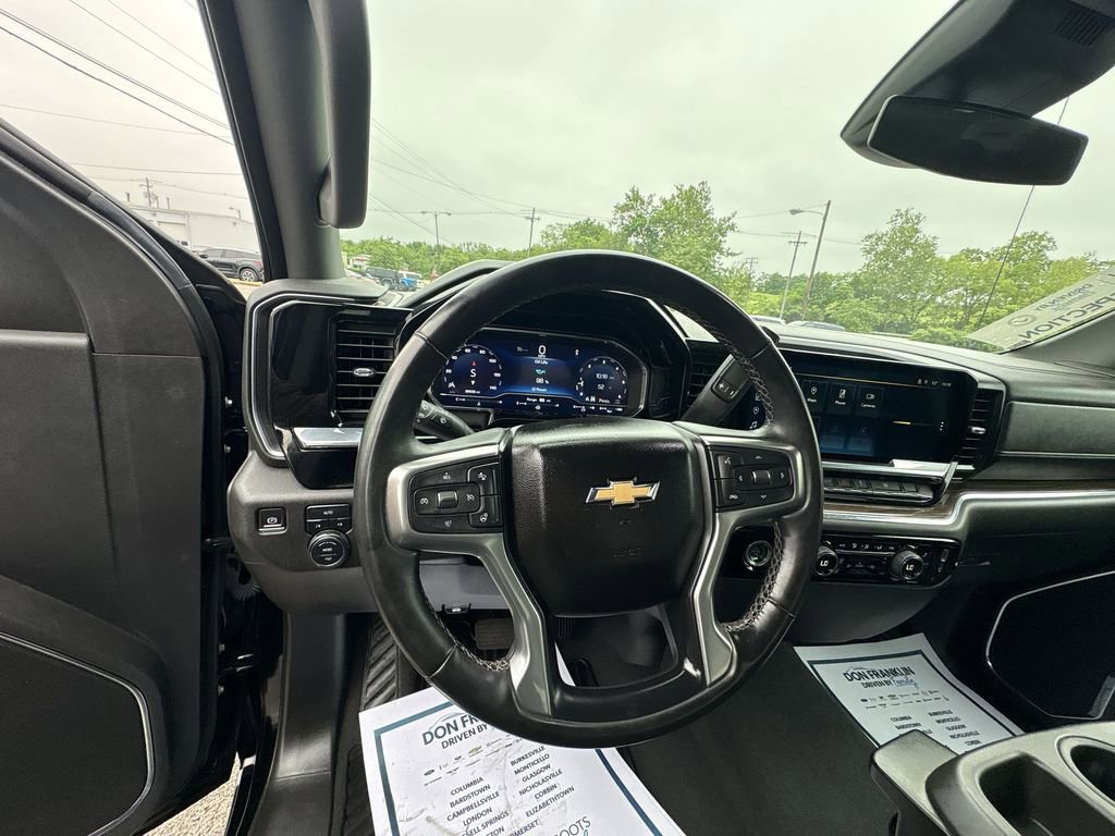 Used 2023 Chevrolet Silverado 1500 LT AWD/4WD image 11