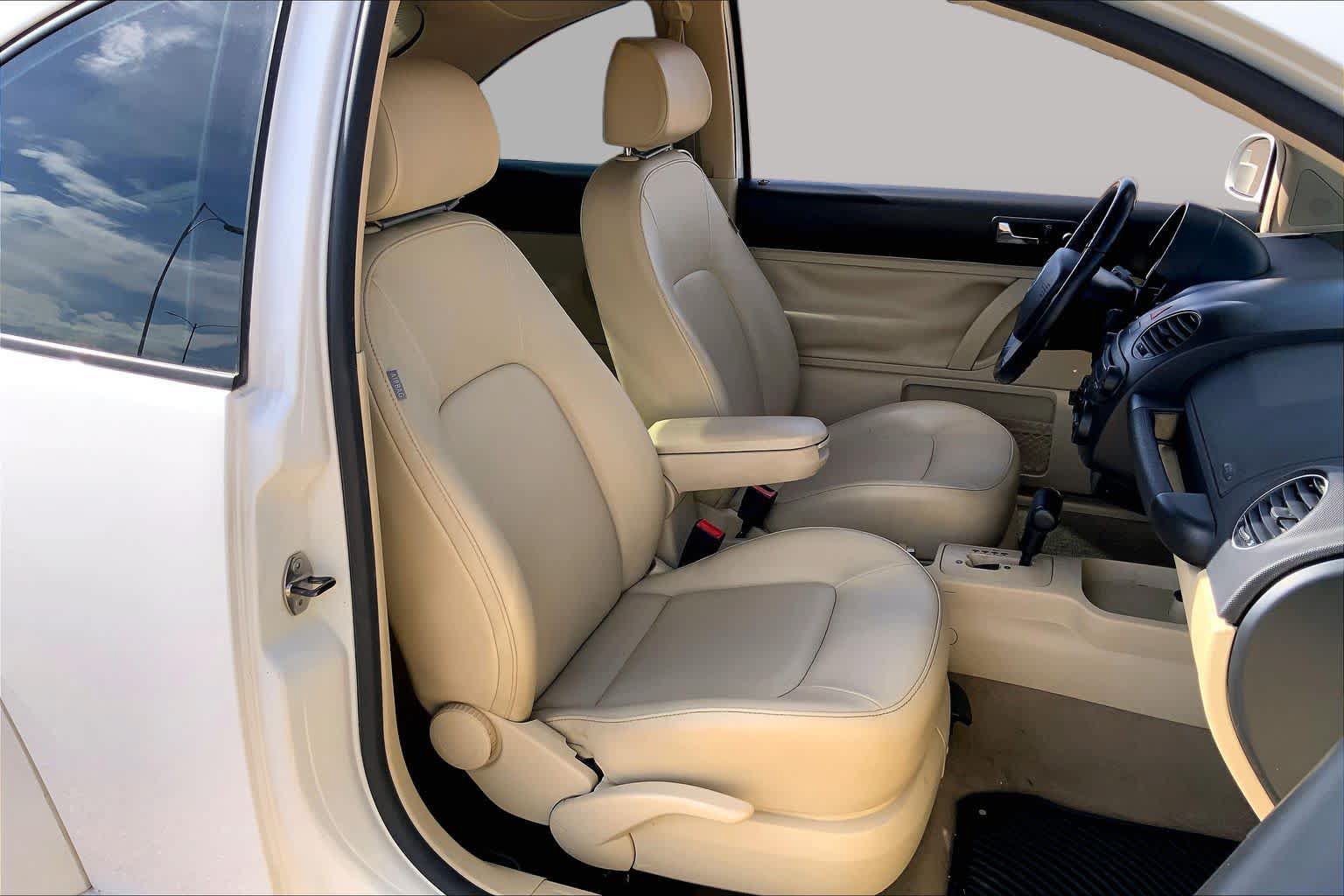 Used 2010 Volkswagen Beetle Coupe FWD image 8