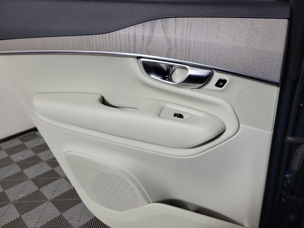 Certified 2024 Volvo XC90 T8 Plus AWD/4WD image 20