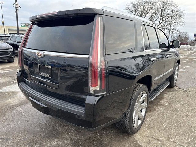 Used 2018 Cadillac Escalade Luxury image 2