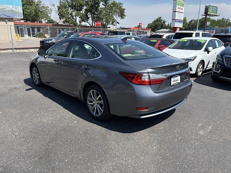 Used 2017 Lexus ES 300h w/ Navigation System Package FWD image 5