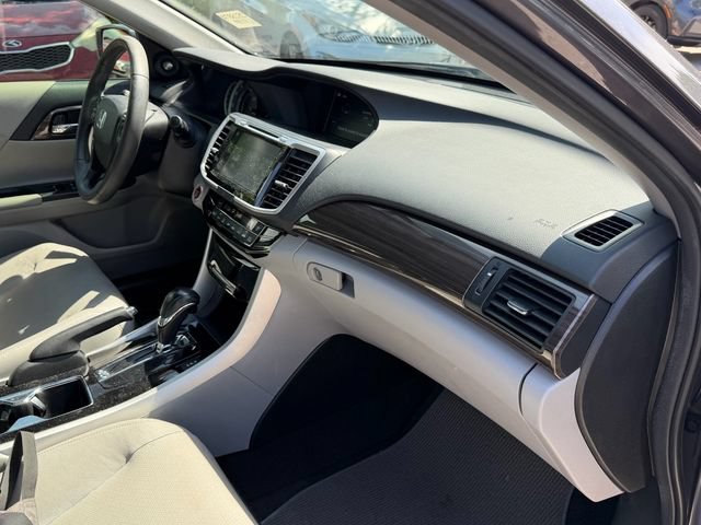 Used 2017 Honda Accord EX-L image 16