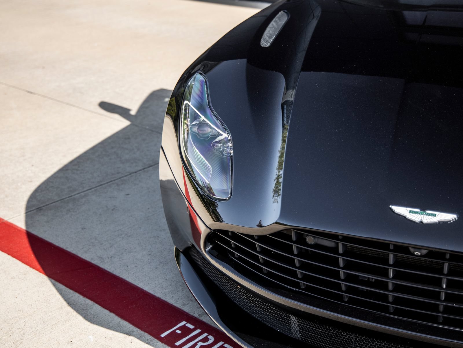 Used 2019 Aston Martin DB11 Volante RWD image 17