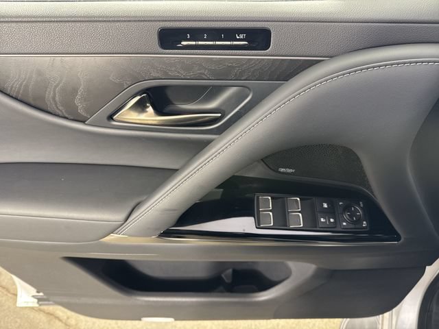 Certified 2025 Lexus LX 600 4WD w/ Interior Upgrade Package image 23