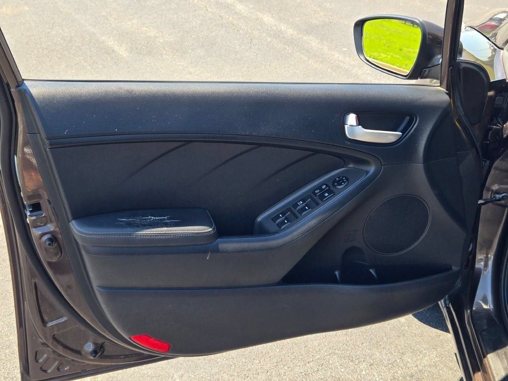 Used 2017 Kia Forte LX FWD image 14