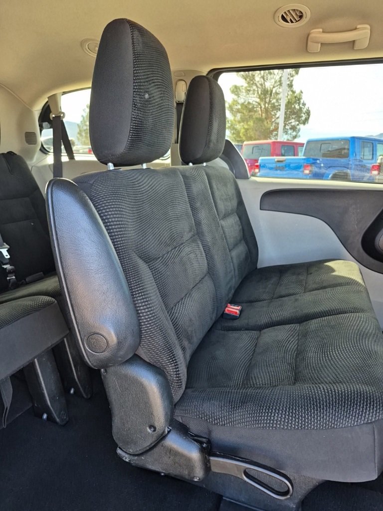 Used 2020 Dodge Grand Caravan SE w/ UConnect Hands-Free Group image 33