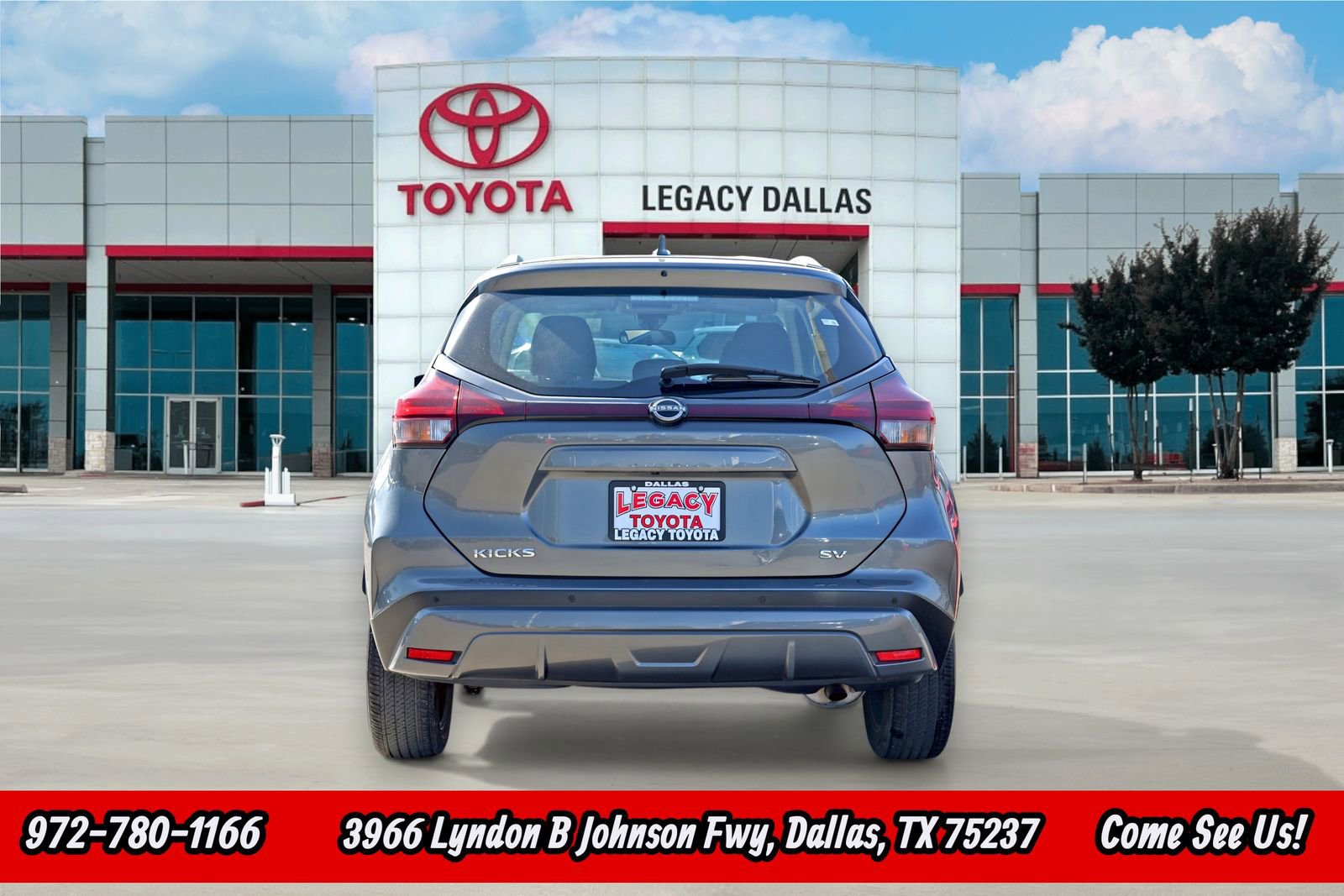 Used 2022 Nissan Kicks SV image 8