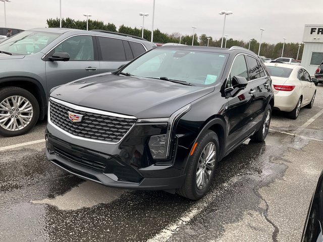 Used 2025 Cadillac XT4 Premium Luxury w/ Technology Package image 3