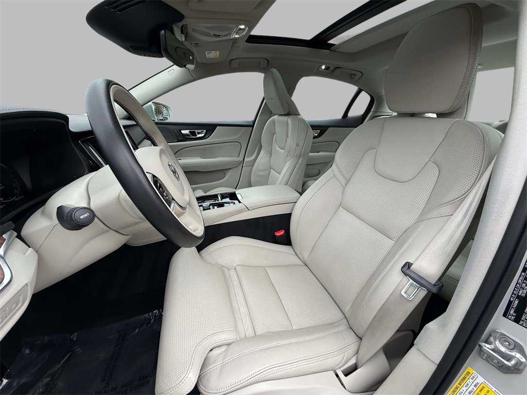 Used 2019 Volvo S60 T8 Inscription image 2