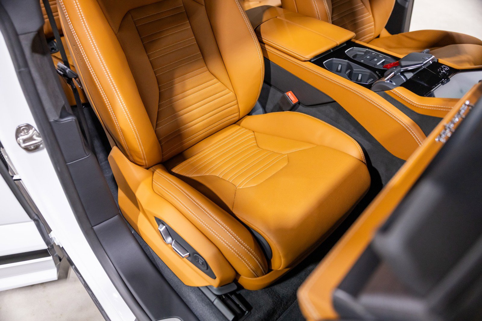 Used 2025 Lamborghini Urus SE image 33