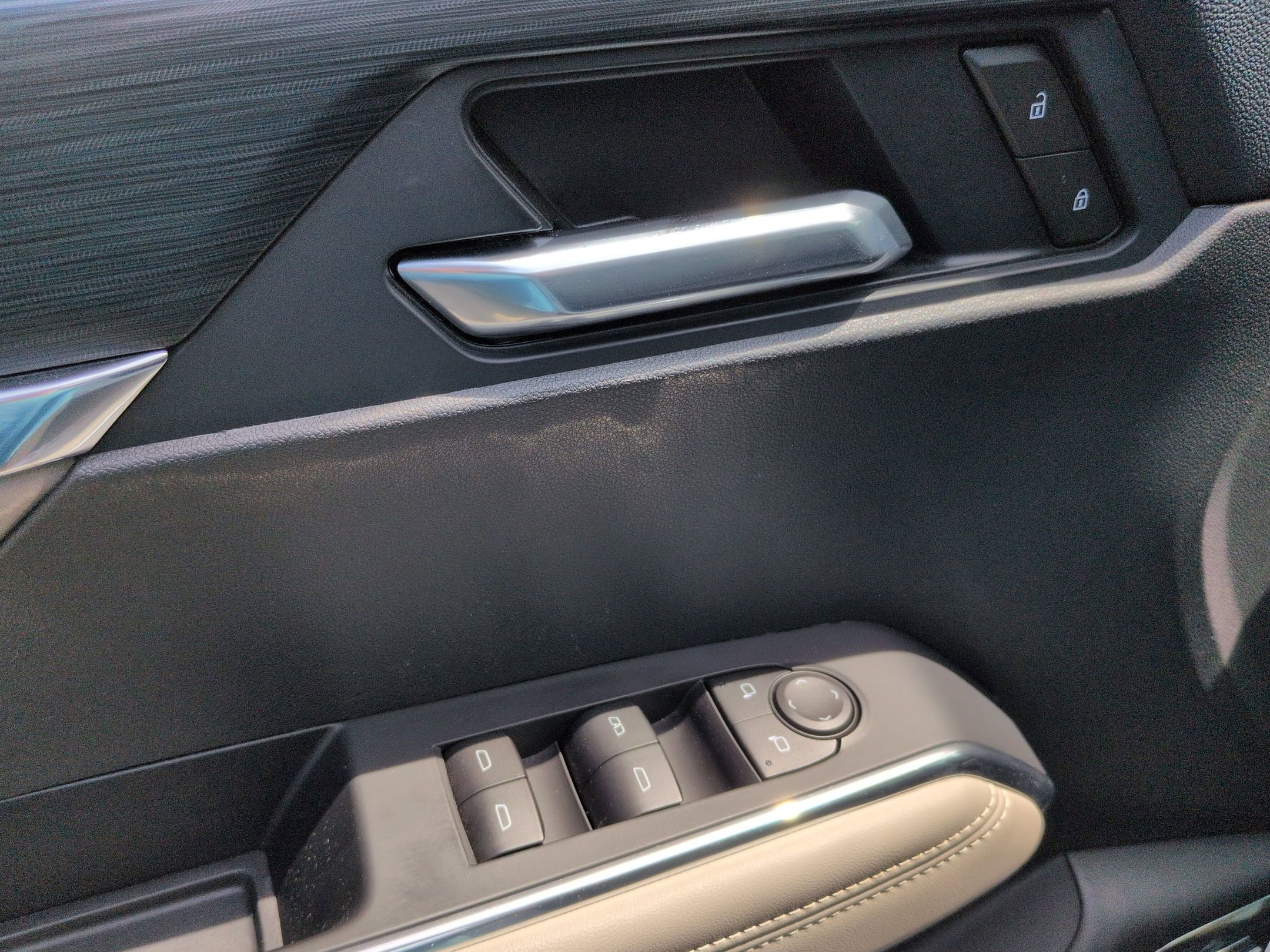 Certified 2025 GMC Acadia Elevation w/ Elevation Premium Package image 15