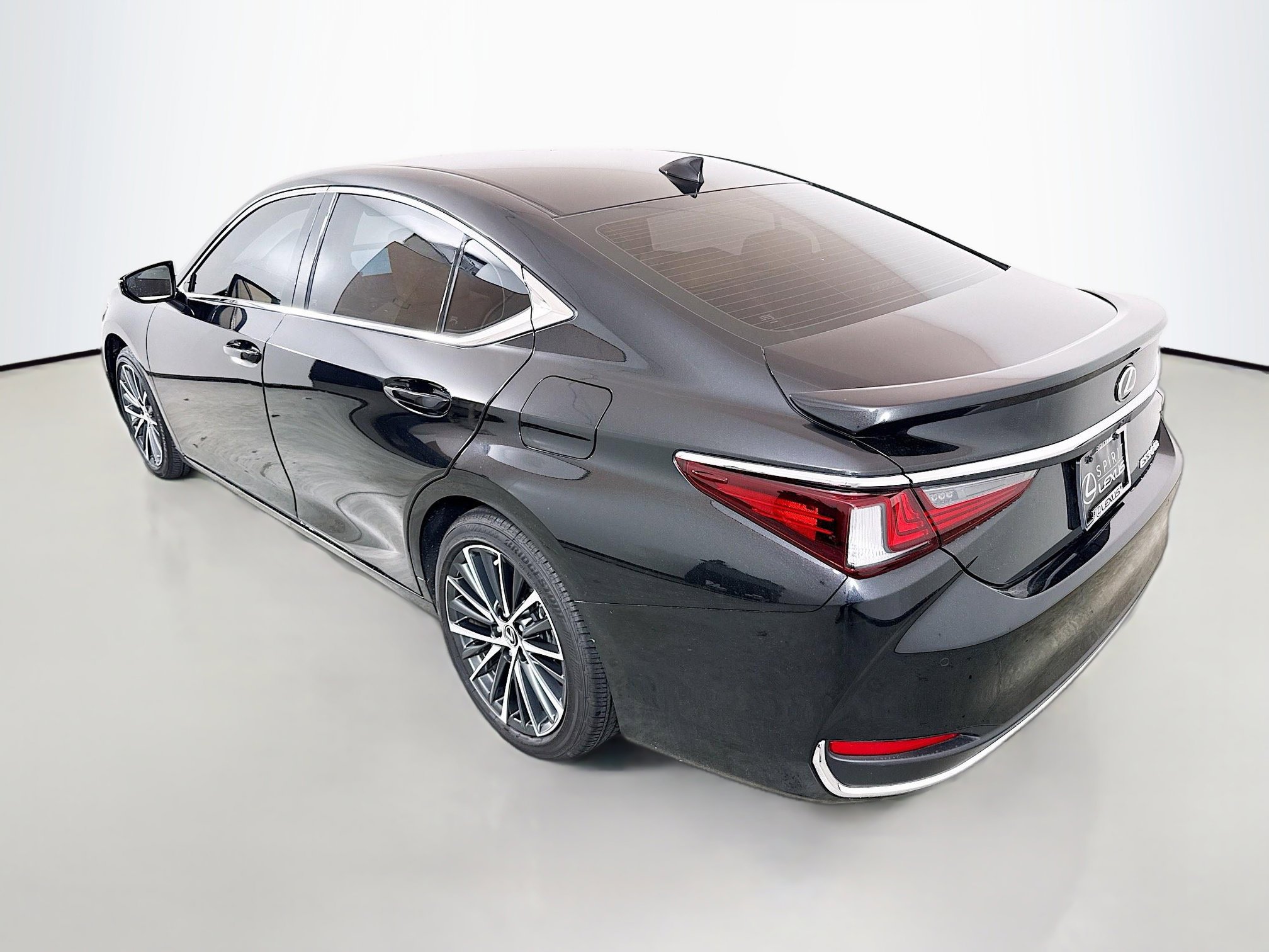 Used 2025 Lexus ES 300h w/ Premium Package image 5