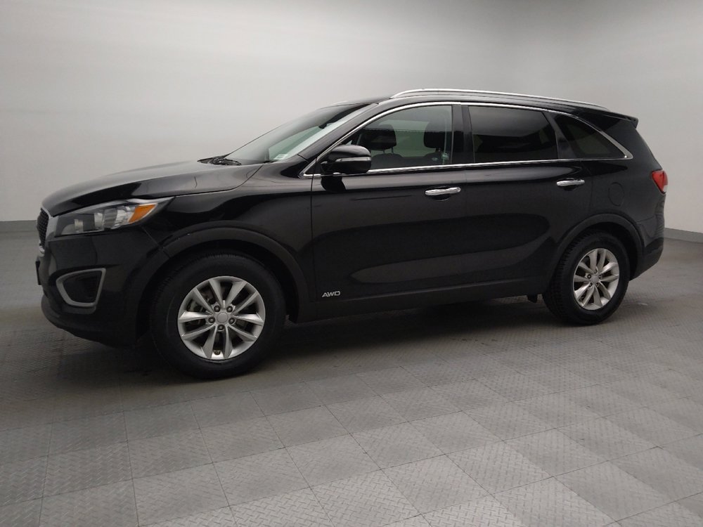 Used 2017 Kia Sorento LX w/ LX Convenience Package image 2