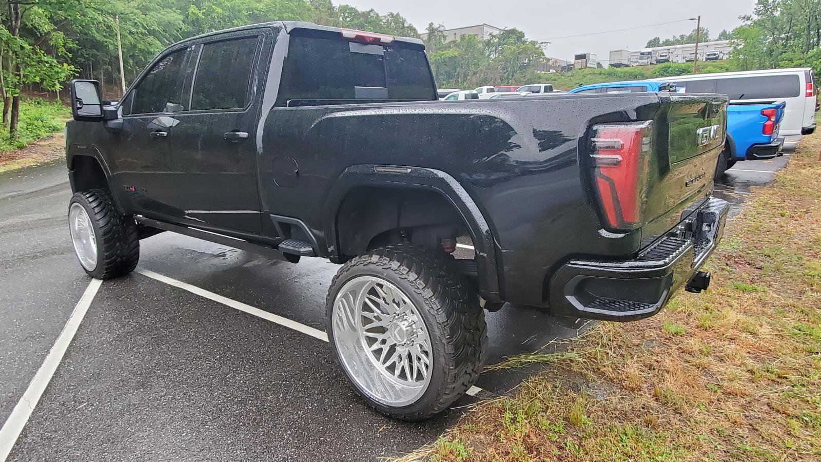 Used 2025 GMC Sierra 2500 AT4 w/ AT4 Premium Plus Package AWD/4WD image 8