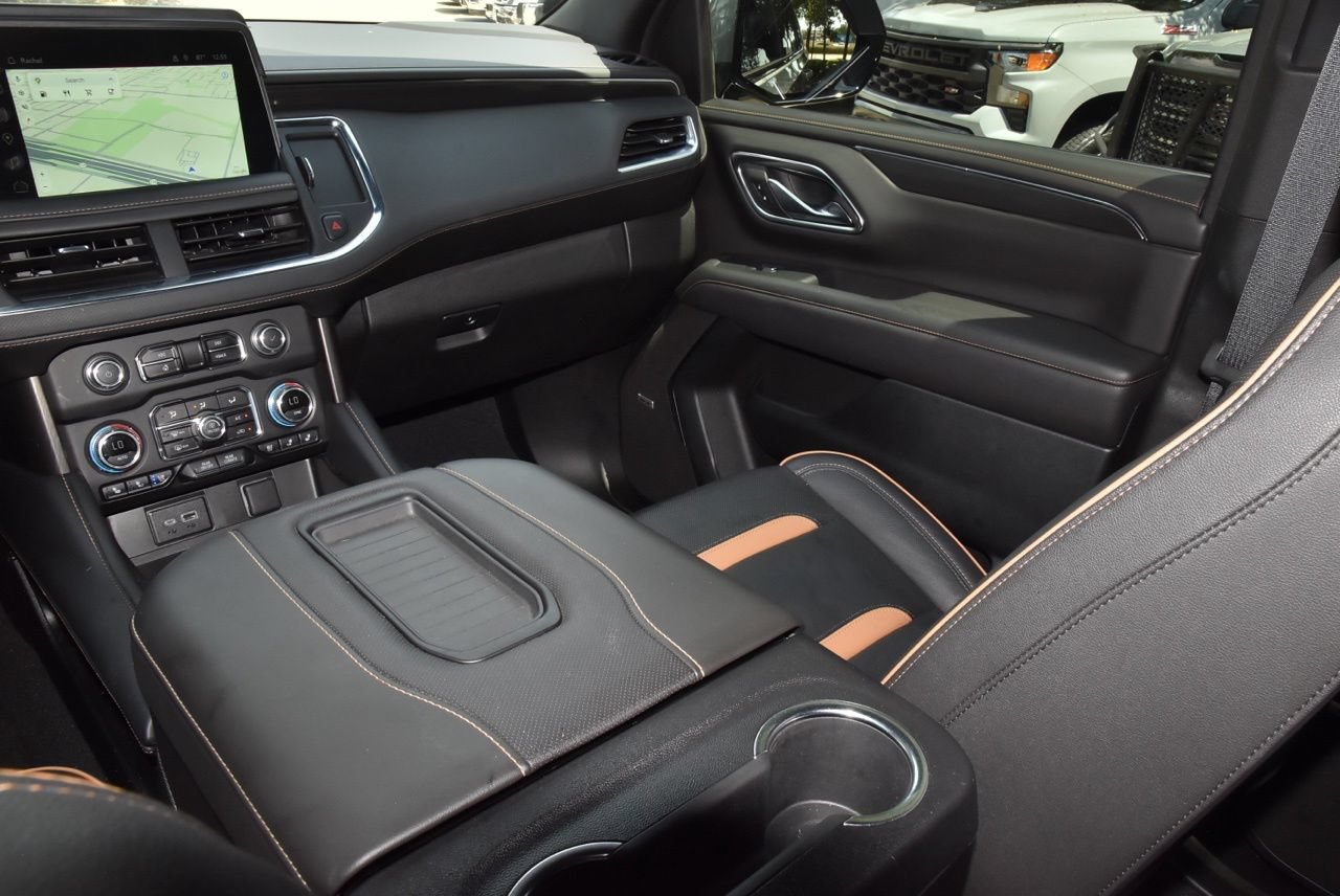 Used 2024 GMC Yukon AT4 w/ Technology Package AWD/4WD image 18
