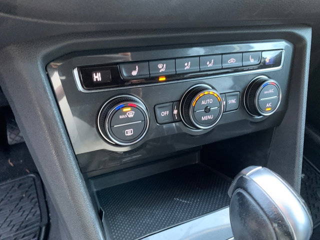 Used 2018 Volkswagen Tiguan SE w/ 18" Alloy Wheels Package image 30