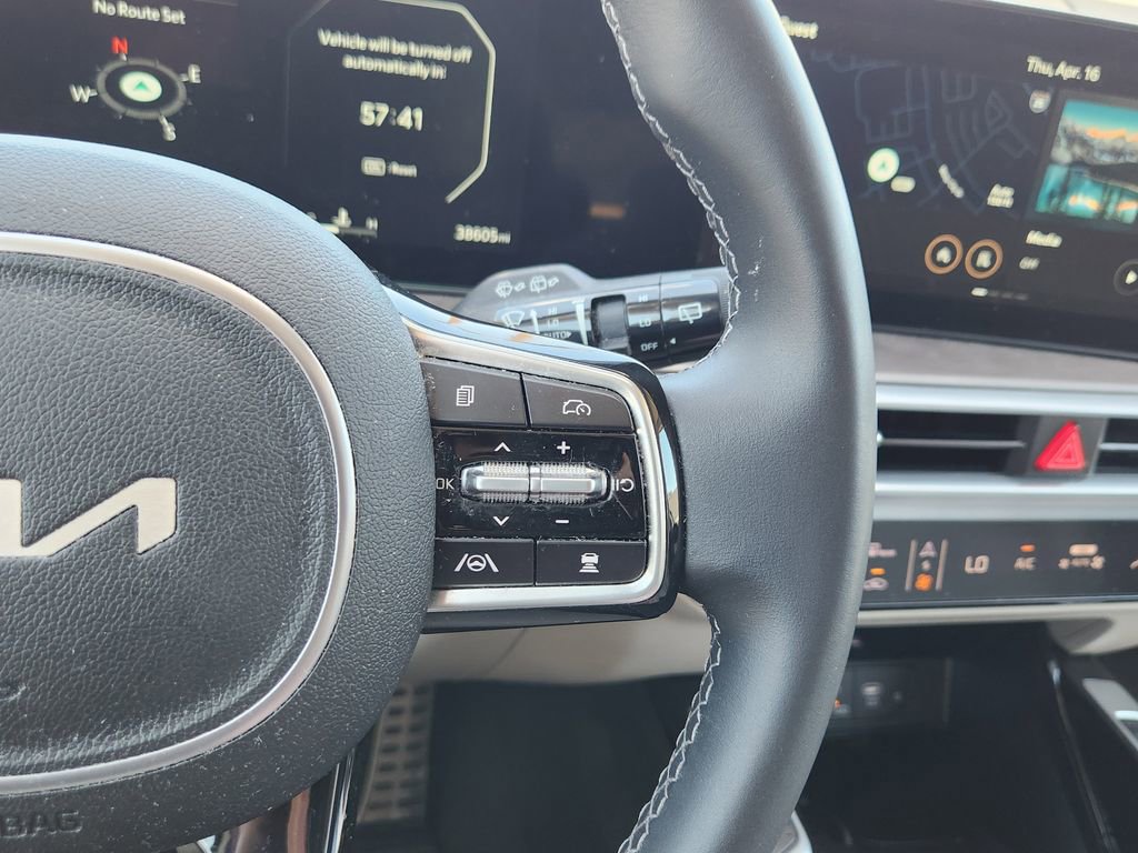 Used 2025 Kia Sorento SX image 28
