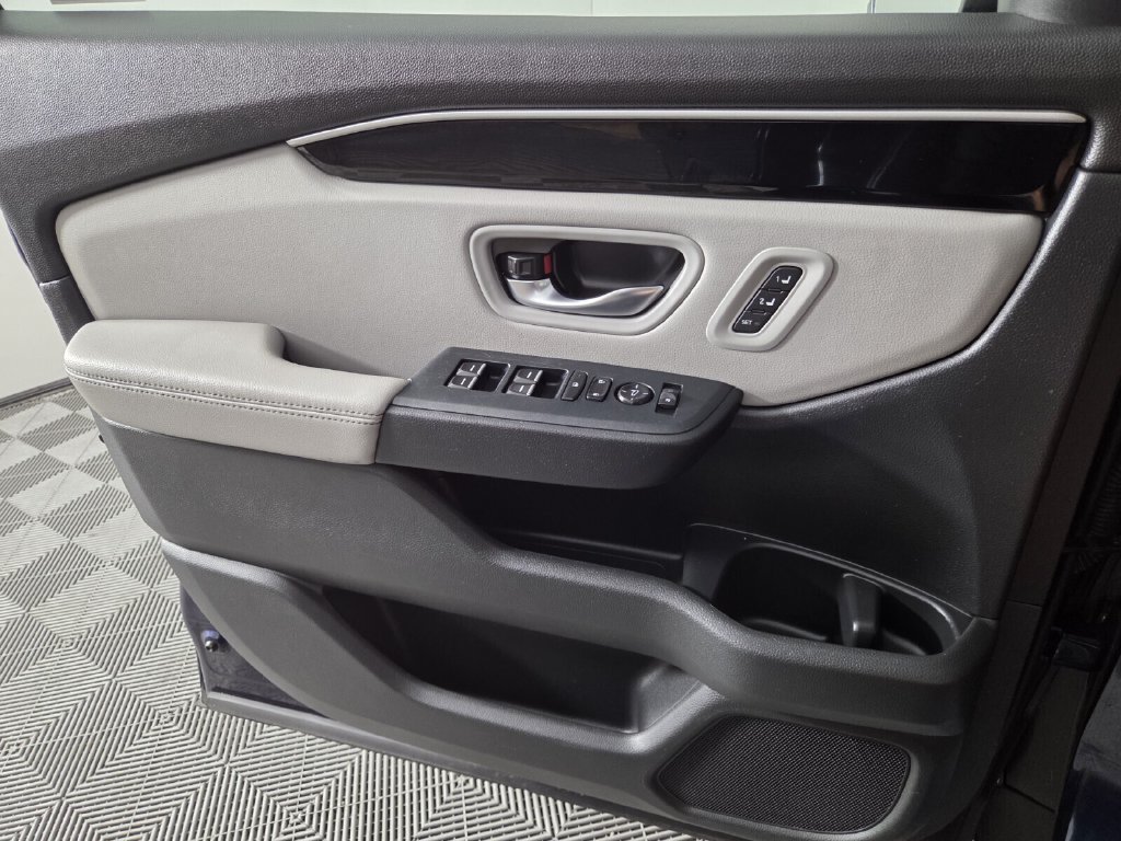 Used 2025 Honda Pilot Touring image 19