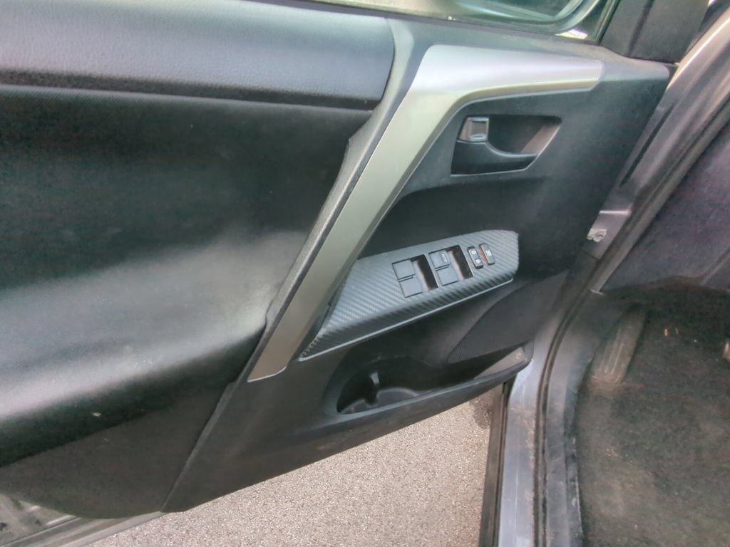 Used 2015 Toyota RAV4 LE FWD image 8