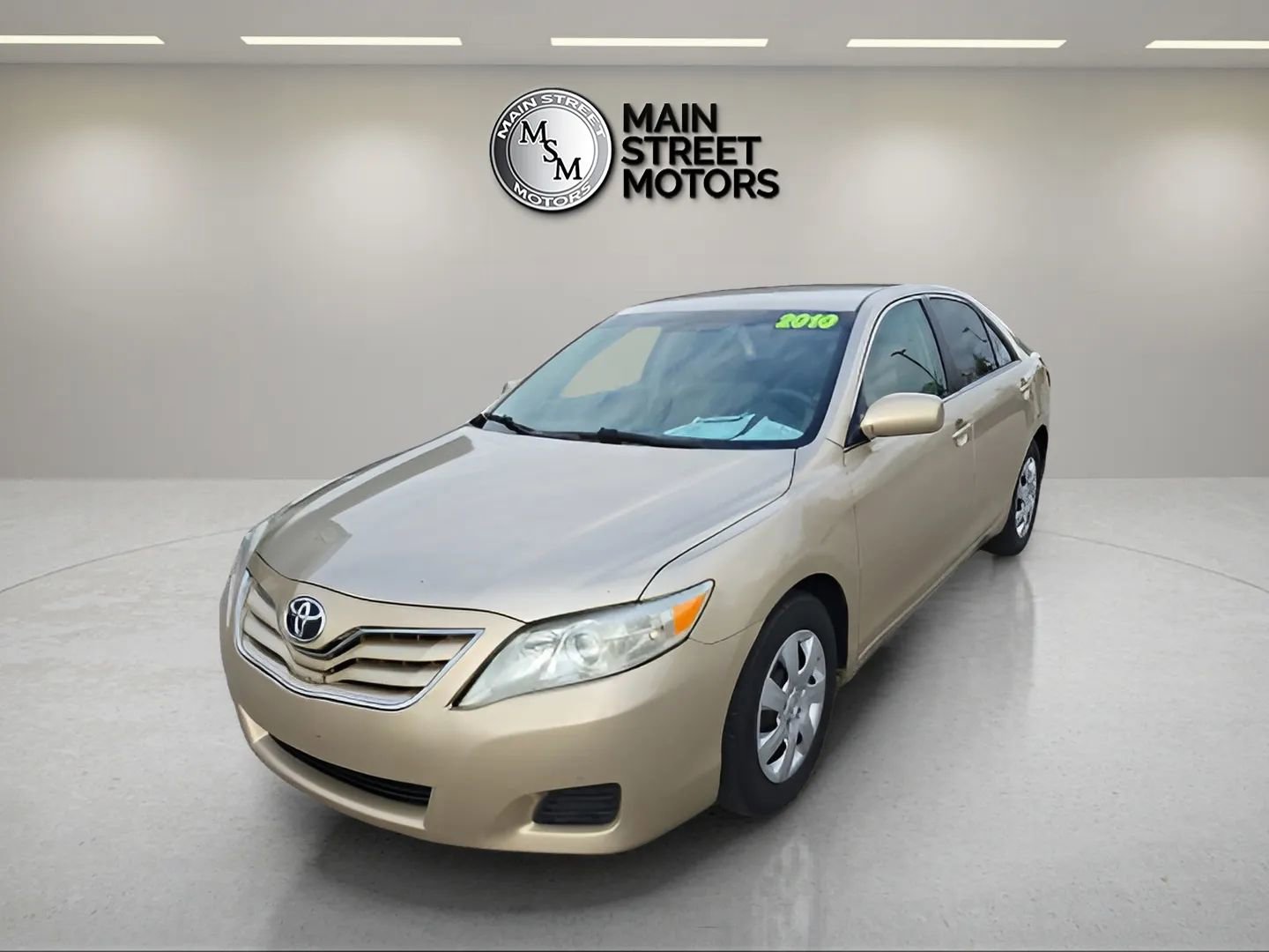 Used 2010 Toyota Camry LE image 1