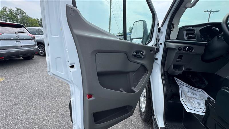 Used 2023 Ford E-Transit Medium Roof RWD image 32