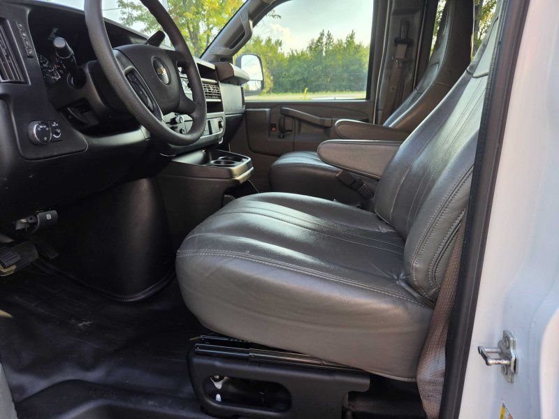 Used 2024 Chevrolet Express 3500 LS RWD image 6