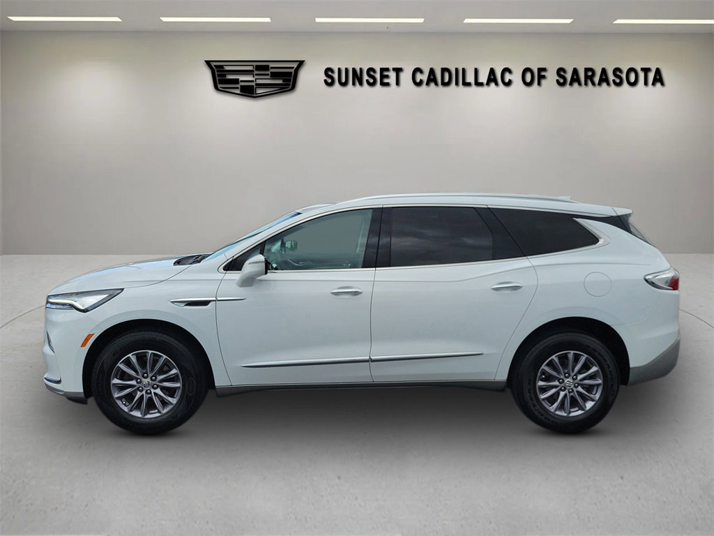 Used 2024 Buick Enclave Essence image 7