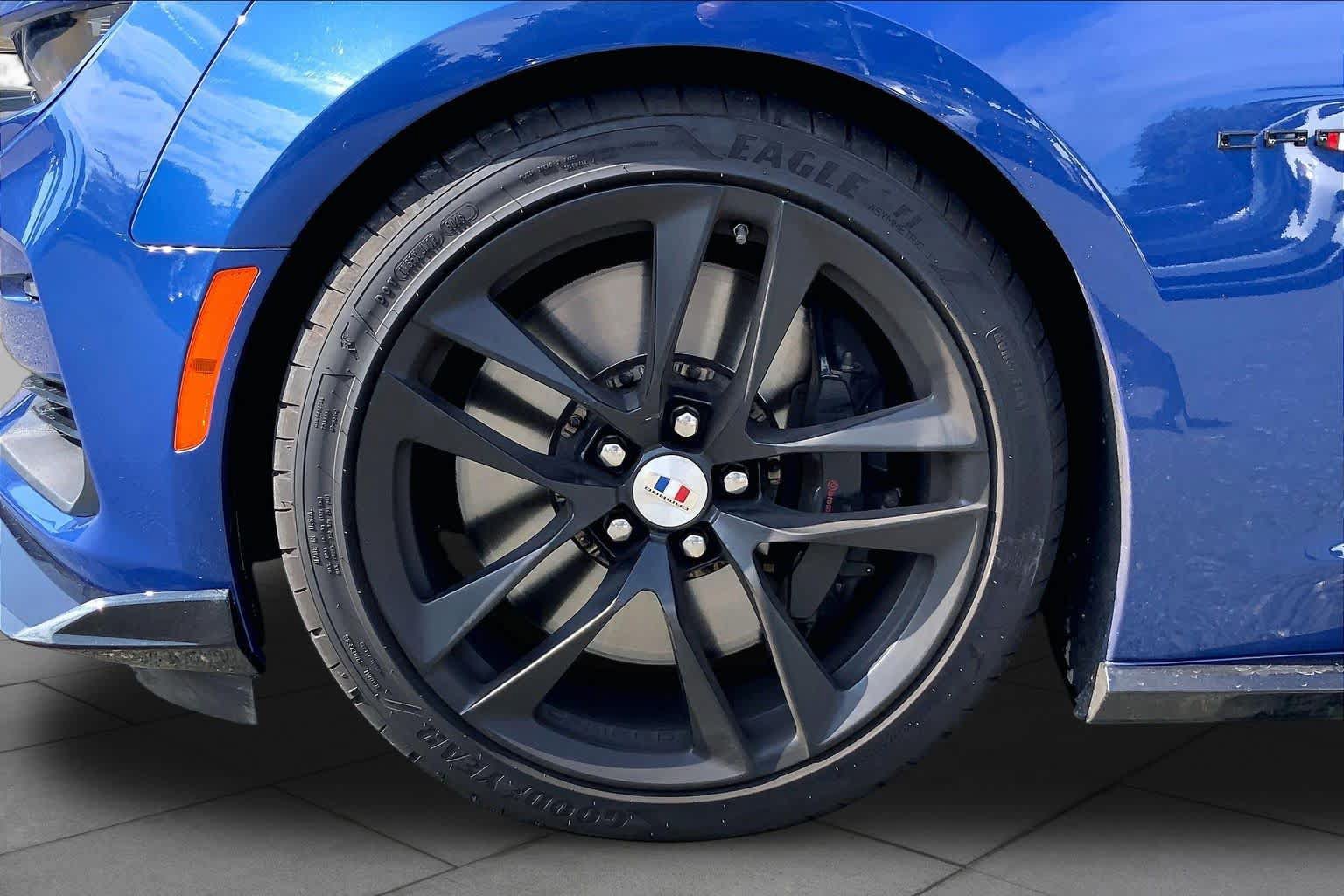 Used 2023 Chevrolet Camaro SS w/ Design Package 2 RWD image 11